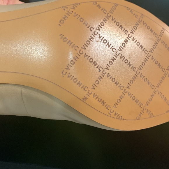 Visonic Dress Shoe “Josie” 9.5 wide - Picture 4 of 4